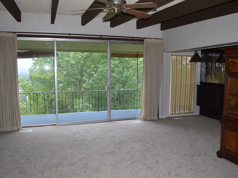 565 S Crest Rd — Photo 6
