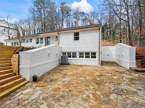 3rd image of 670 Riverside Rd