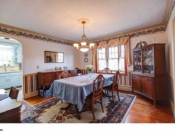5th image of 222 W Summit St