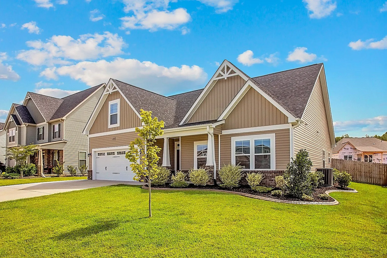 4 bed, 3.0 bath, 2100 sqft, $2,200 — Photo 3