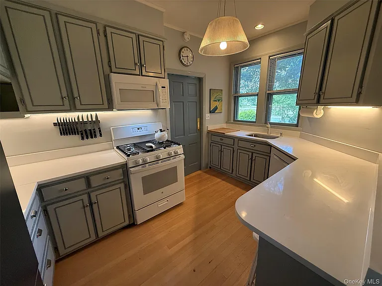 330 Centre Island Rd — Photo 14