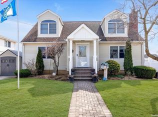 280 Oakview Ave, Oceanside, NY 11572