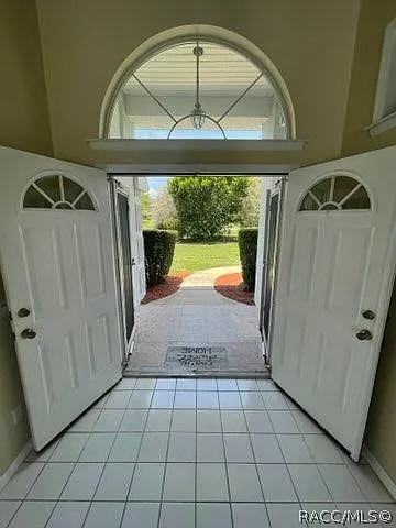 3 bed, 2.0 bath, 2340 sqft, $3,000 — Photo 4