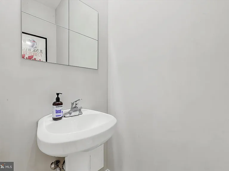 5217 Larchwood Ave — Photo 9