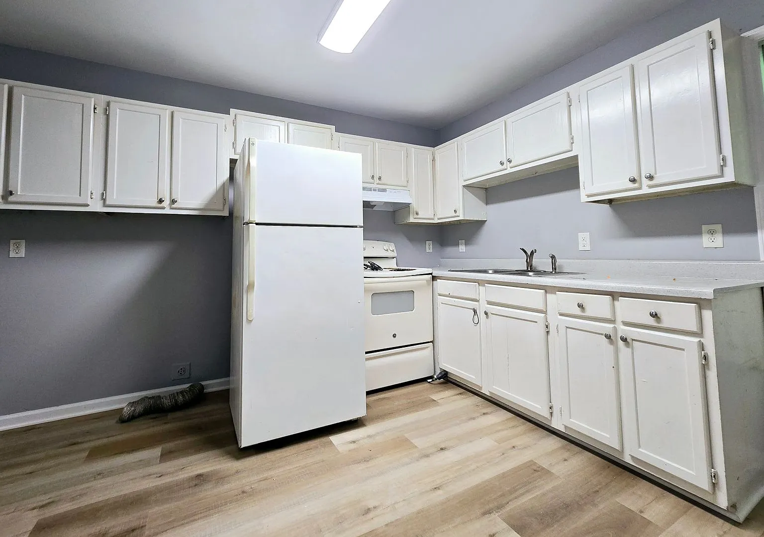 2 Bedroom, 1Bath Apartment Close to downtown Burlington — Photo 3