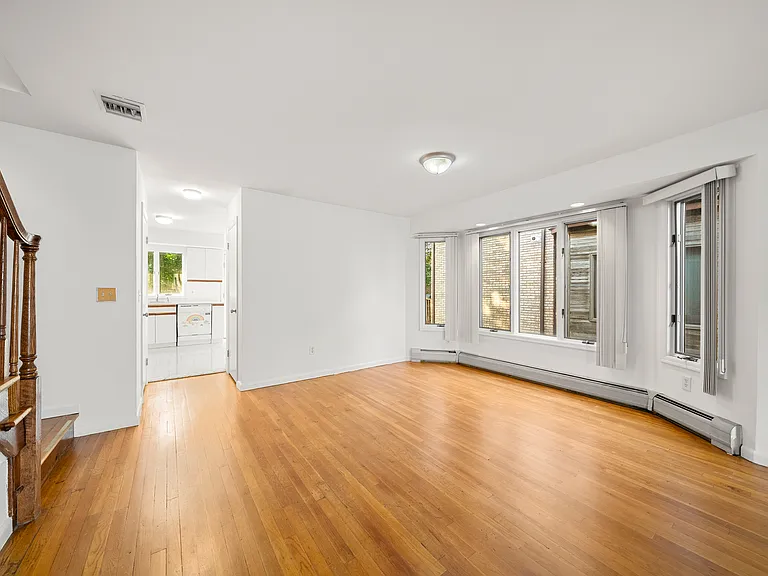 2462B E 7th St #B — Photo 9