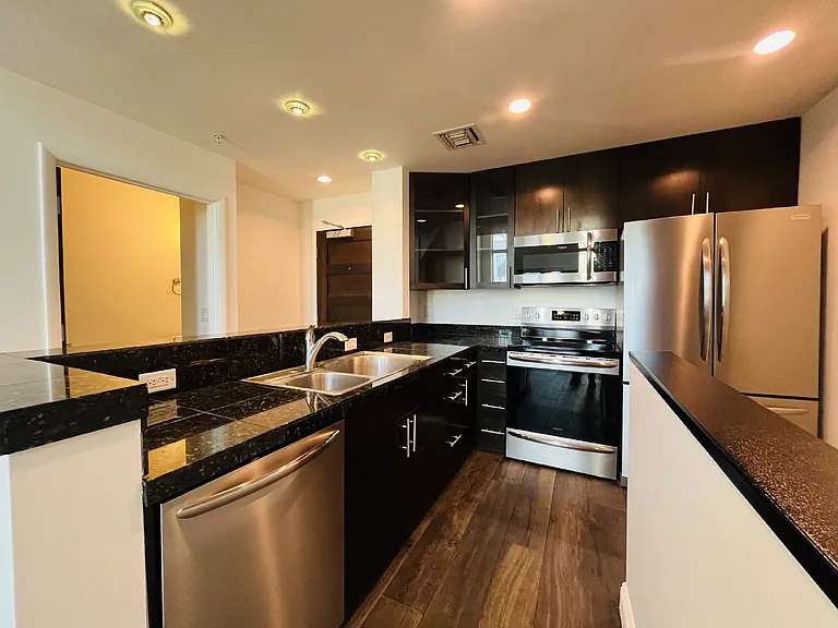 215 E McKinley St #402 — Photo 2
