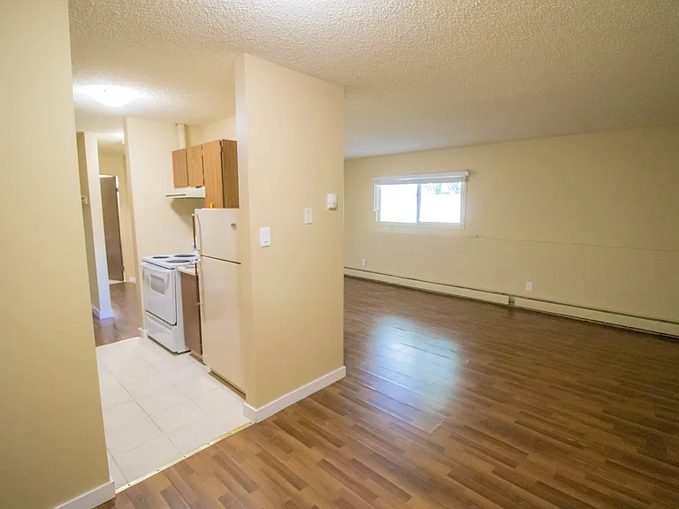 590 Columbia Blvd W — Photo 11