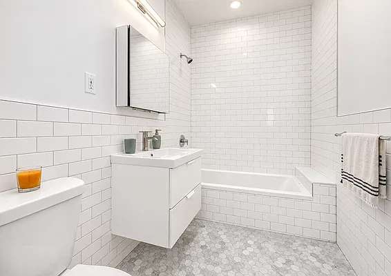 Bathroom, photo 1