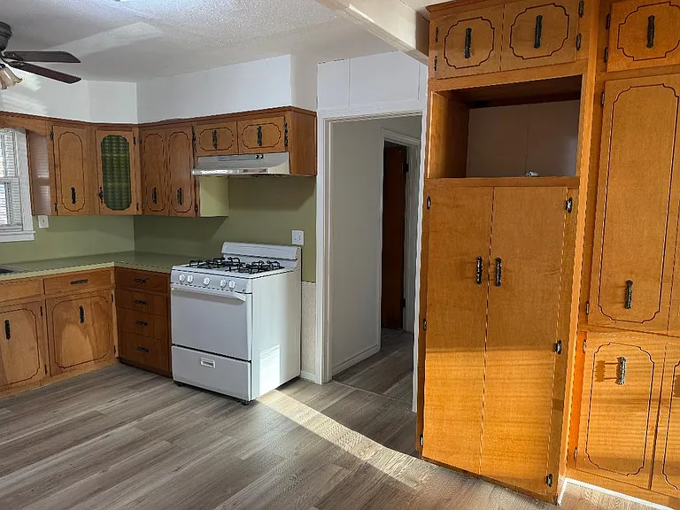 1321 N Avenue I — Photo 10