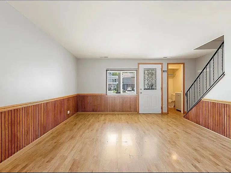 2049 Berkshire Cir #D — Photo 6