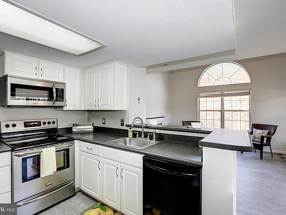 5th image of 921 Hillside Lake Ter APT 304