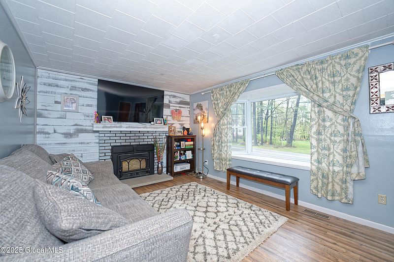 5th image of 525 Selfridge Road