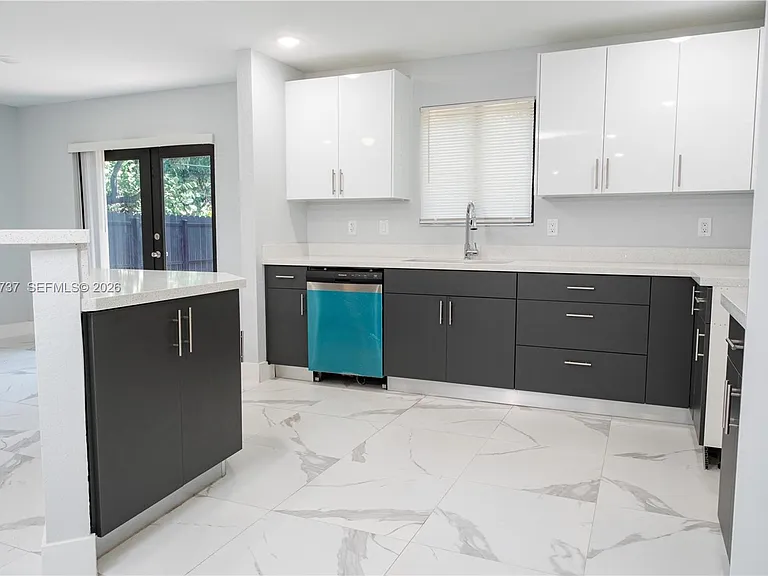 2522 NW 9th Pl — Photo 12