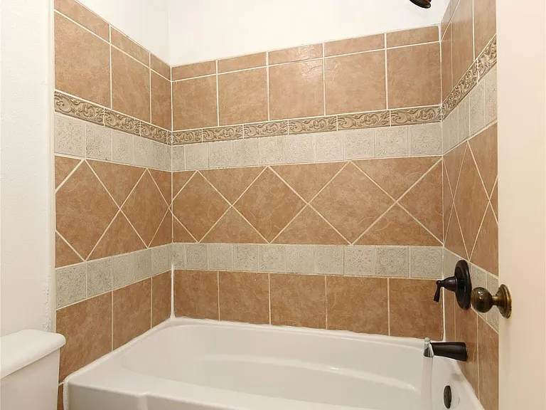 18203 Brooknoll Dr — Photo 12