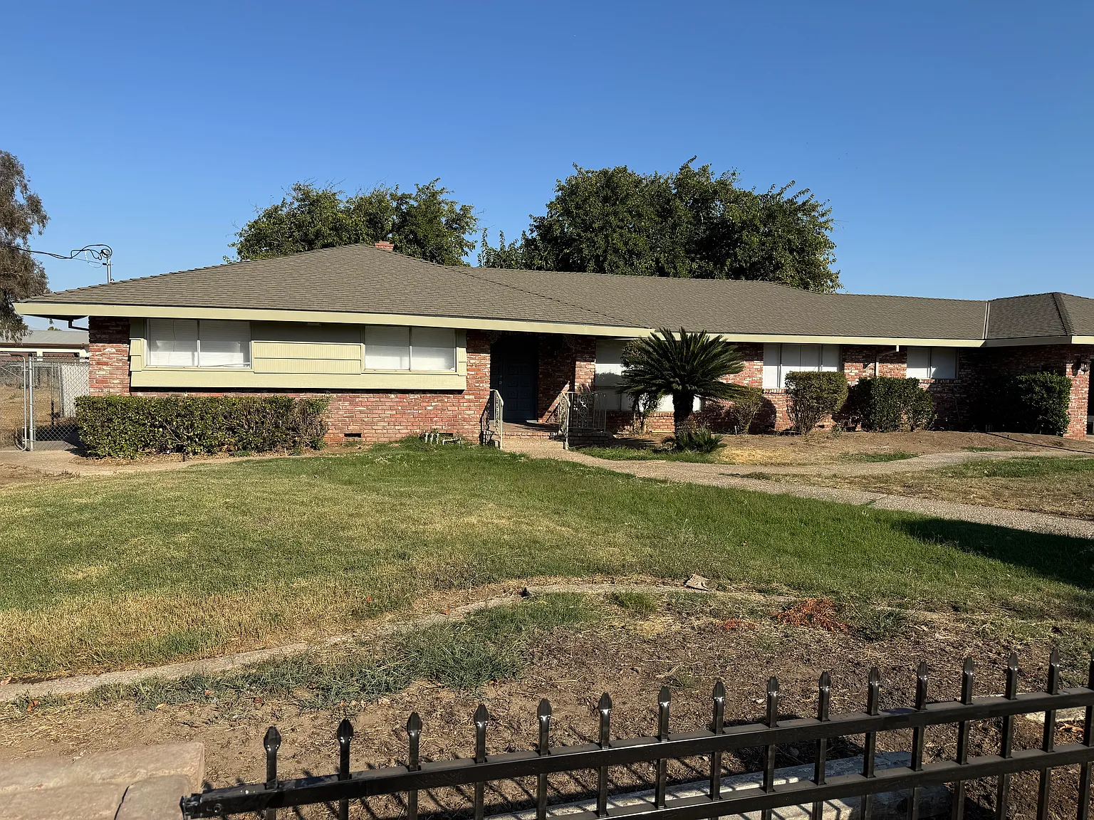 4 bed, 2324 sqft, $3,250 — Photo 2