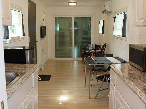 5th image of 3425 Southwestern Rd Unit 3
