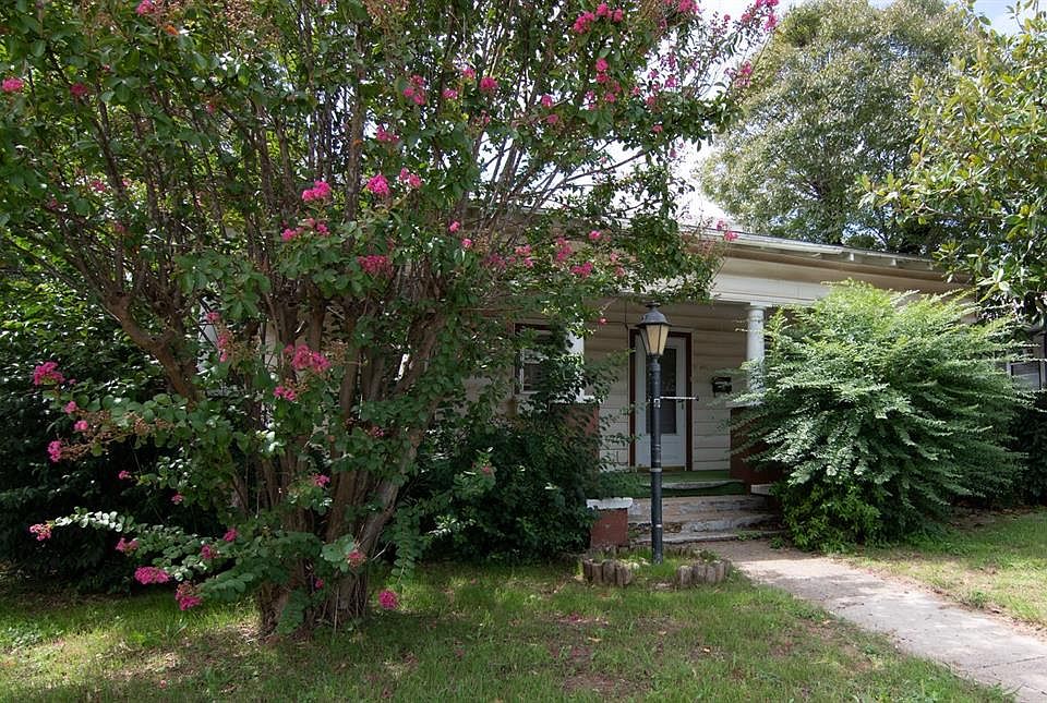 1st image of 1003 3rd St