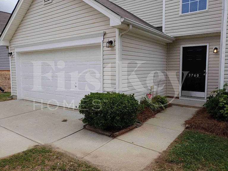 3760 Thornaby Cir — Photo 2