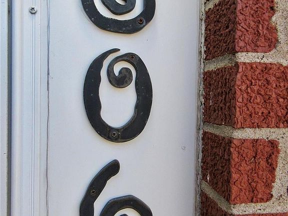 5th image of 606 E Main St