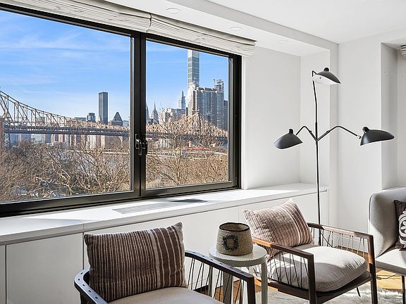 2nd image of 531 Main St APT 706