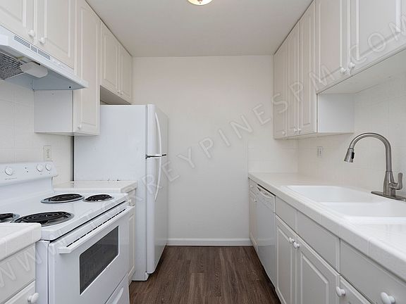 5th image of 1075 Agate St APT B
