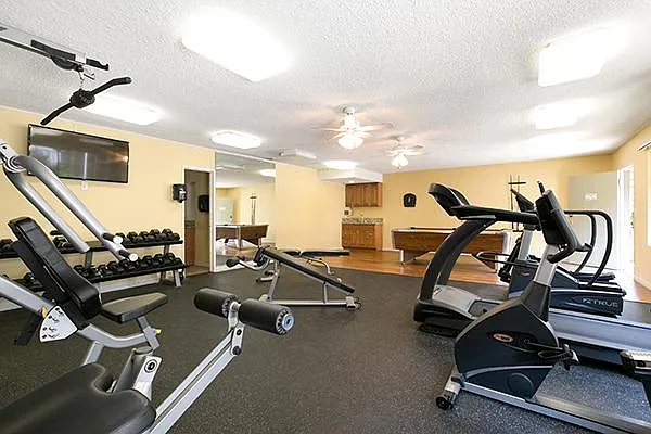 Riverside Villa Apartments — Photo 22