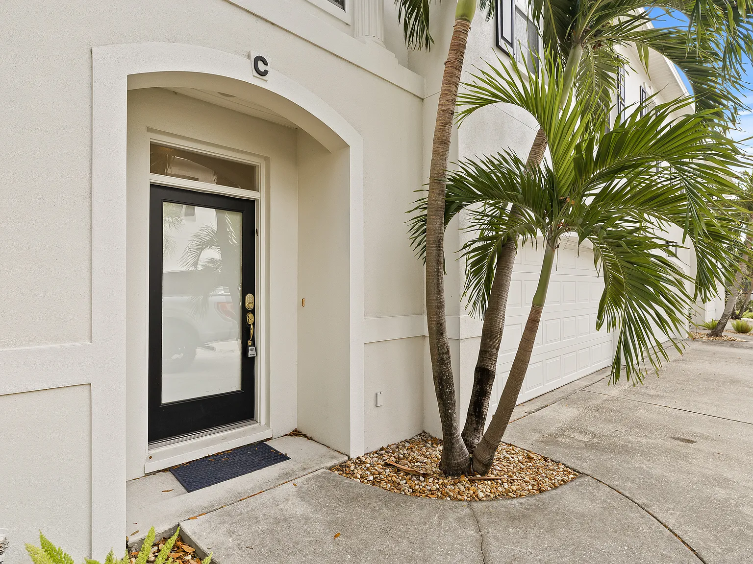 3 bed, 2.5 bath, 1721 sqft, $4,500 — Photo 3