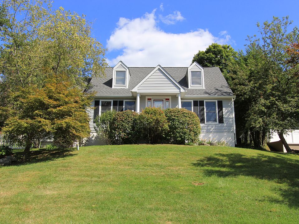 1st image of 30 Parkway Dr