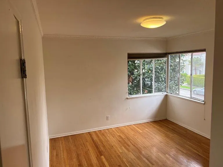 1111 S Cochran Ave — Photo 10
