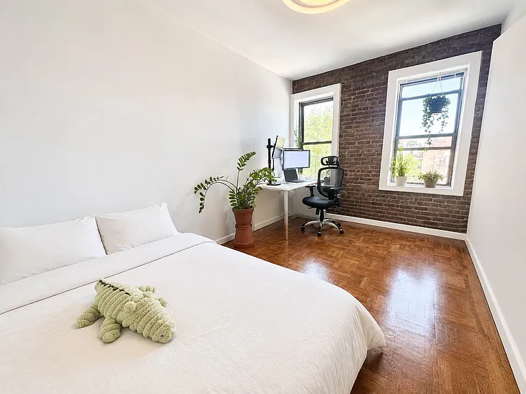 674 47th St #4C — Photo 6