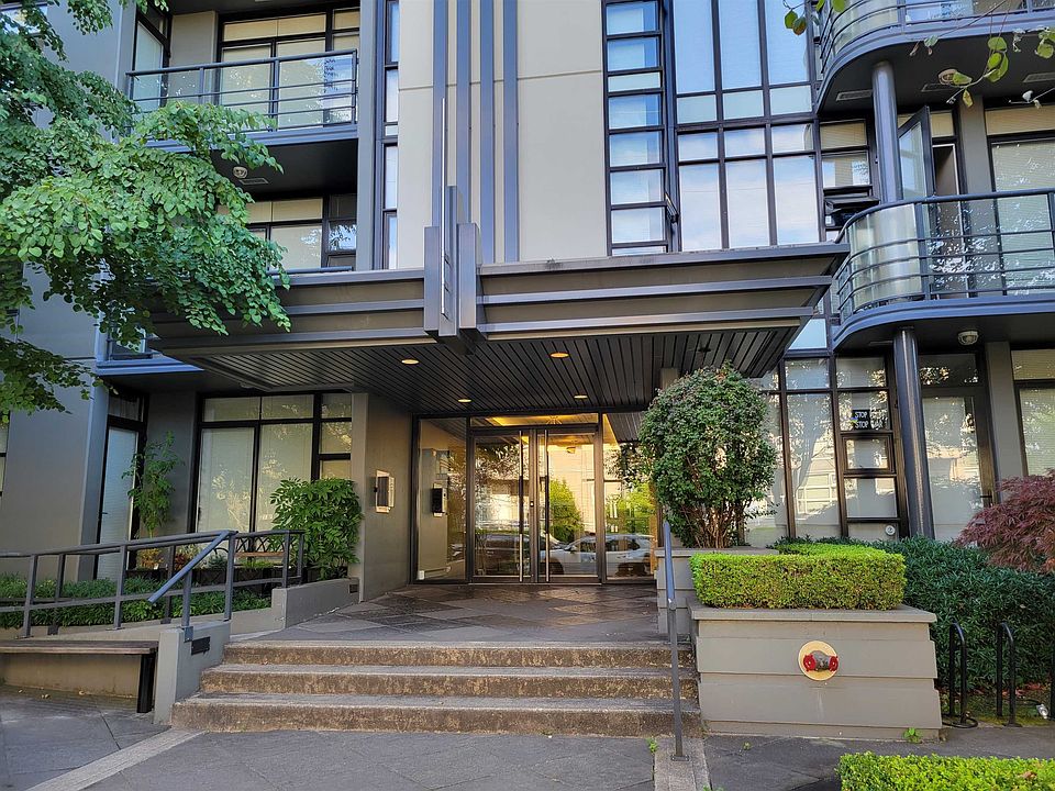 2nd image of 2828 Yew St #307
