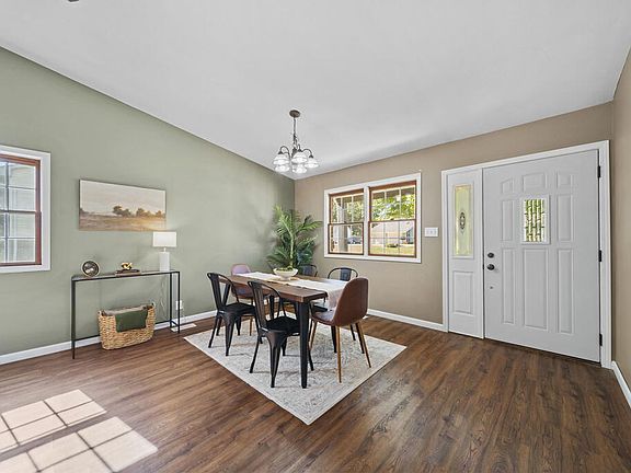 3rd image of 236 Clayburne Blvd