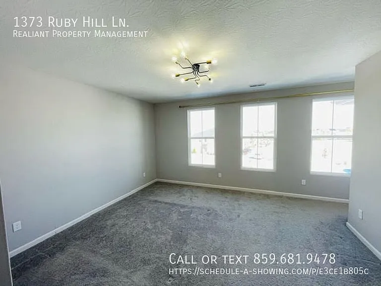 1373 Rubyhill Ln — Photo 2