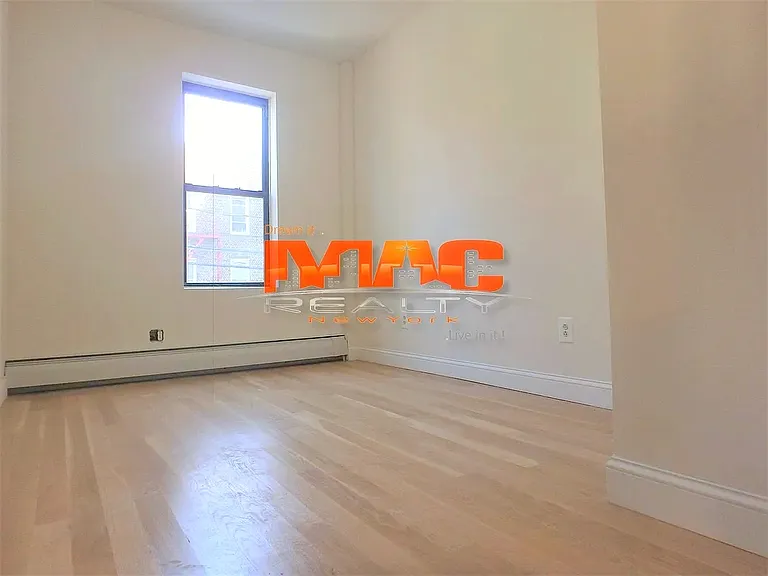 2242 27th St #1R — Photo 3