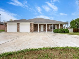 17 W Old Depot Rd, Farmington, AR 72730