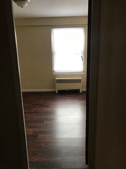1st image of 935 N Main St APT 103