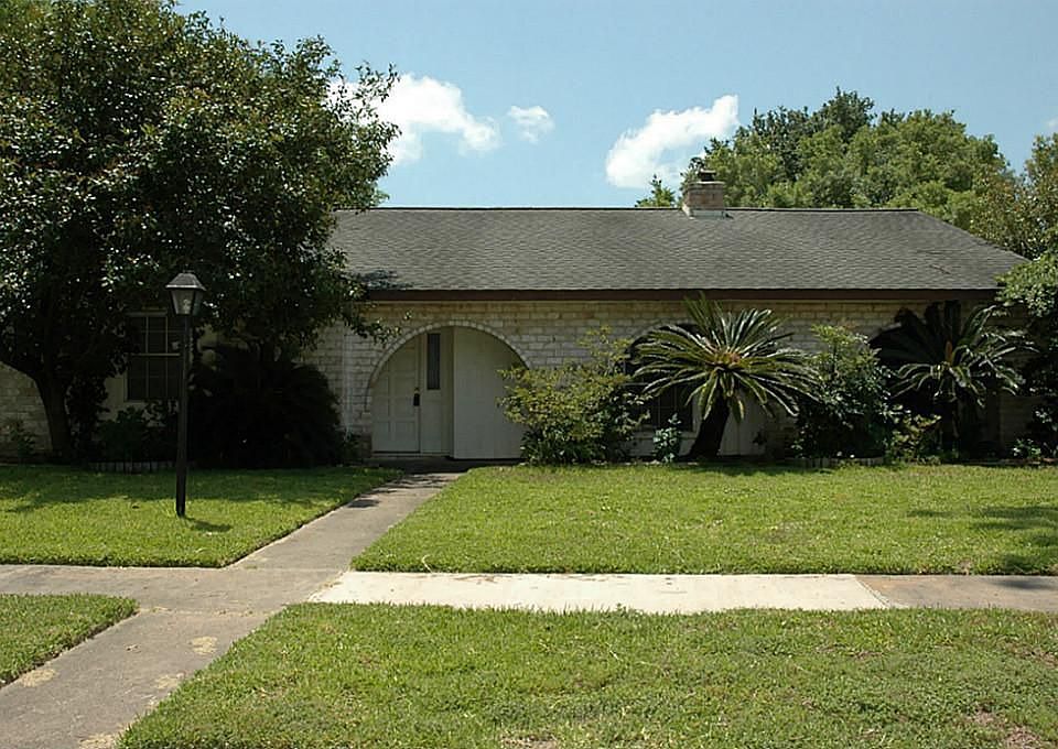 1st image of 12111 Chessington Dr