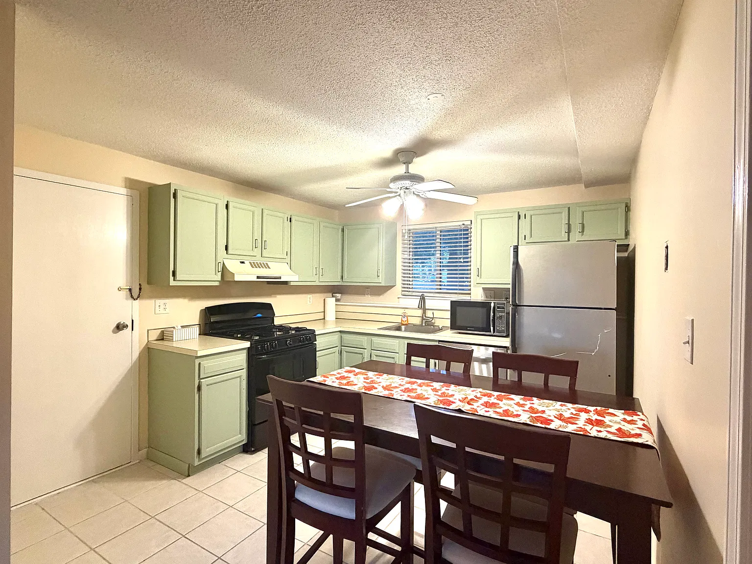 1 bed, 658 sqft, $1,900 — Photo 1