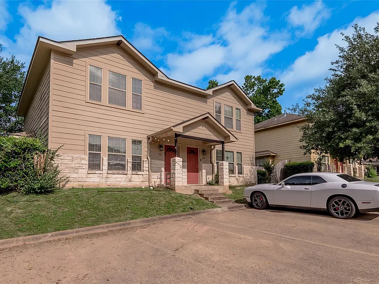 104 Yegua Cir — Photo 1