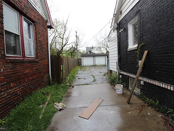 3rd image of 13818 Melzer Ave