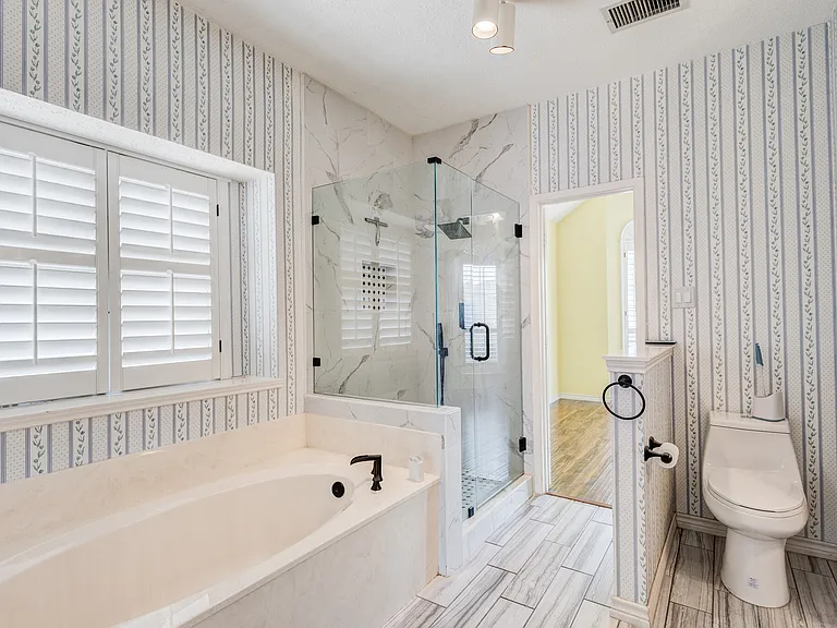 1726 Northampton Dr — Photo 16