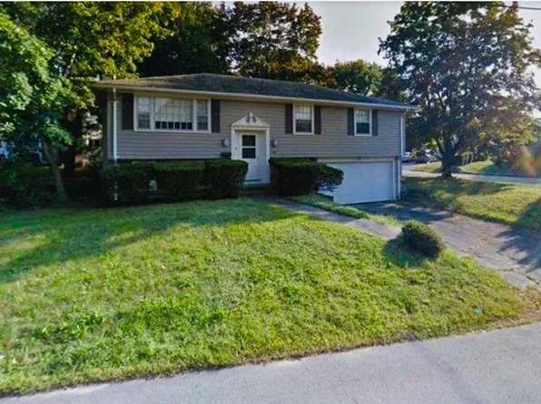 39 Thorndike Rd, Lowell, MA 01852