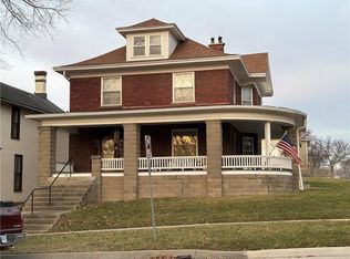 929 N 4th St, Atchison, KS 66002