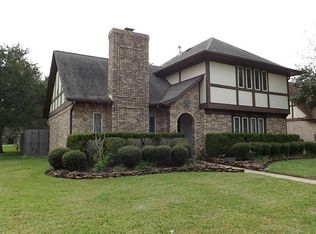 1902 Meadow Creek Dr, Pearland, TX 77581