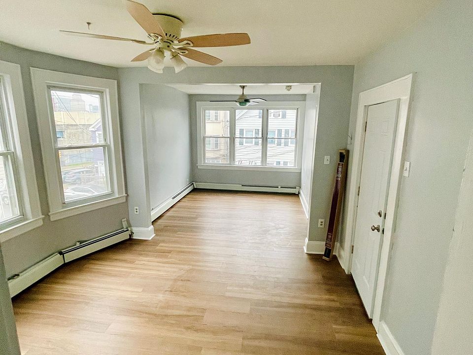 1st image of 207 John St