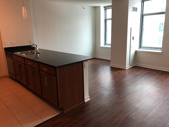 2nd image of 552 W Kinzie St #W3604
