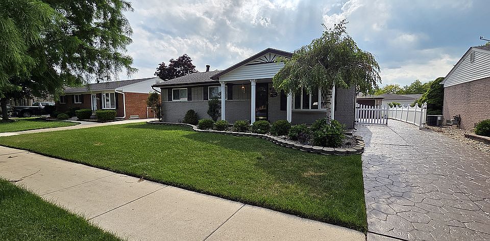 1st image of 27608 Mayfair Ave