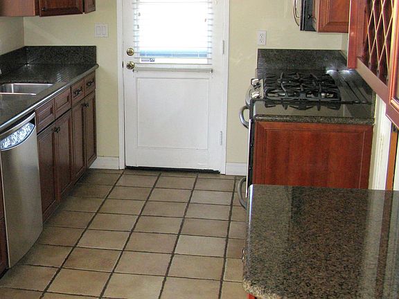 5th image of 12682 Aristocrat Ave