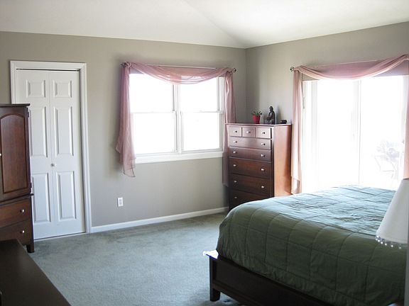 3rd image of 805 Willow Pond Dr